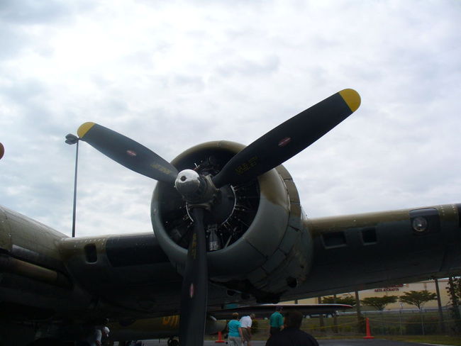 B-17 909