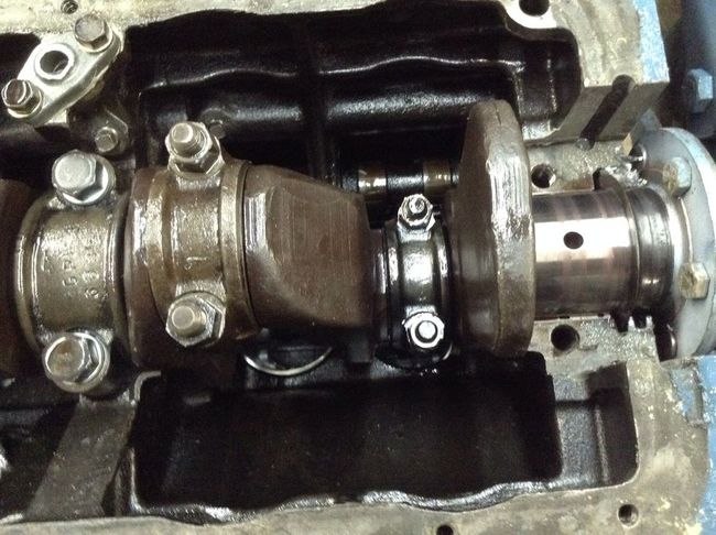 Connecting rod side play