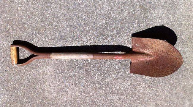 New estate sale correct shovel before