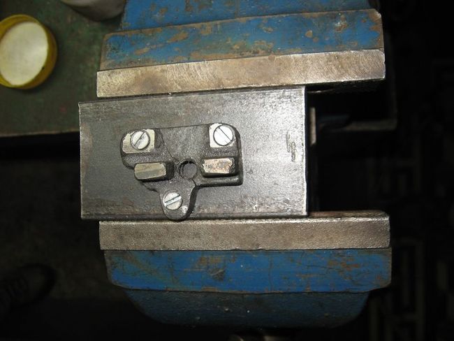 Lathe saddle