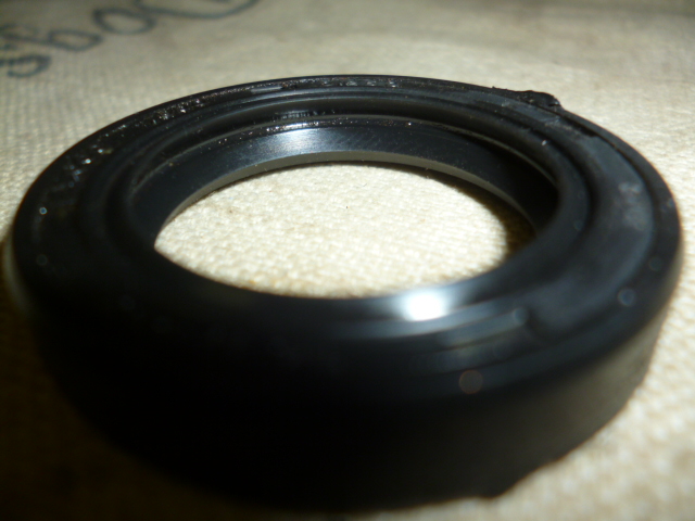 969_PTO_seal_leak_7_2016_a