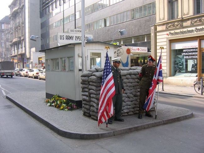 Checkpoint_Charlie_2005_0721