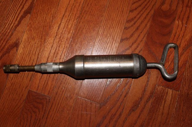 New correct grease gun from Phil