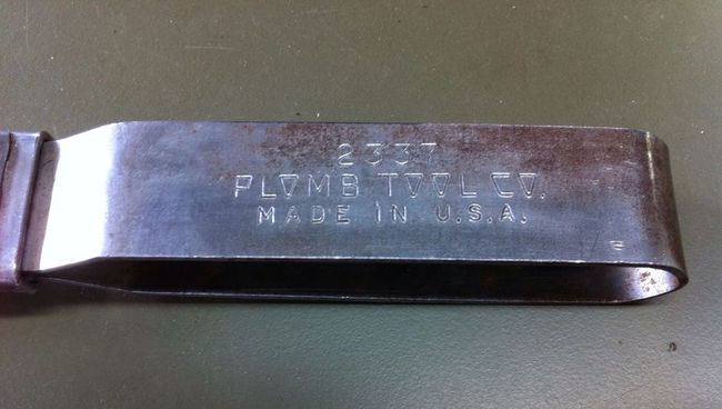Closer view of the Plomb scraper logo