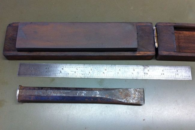 Stone fine side and chisel