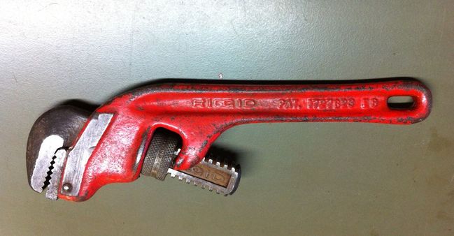 Offset Ridgid 8&quot; pipe wrench