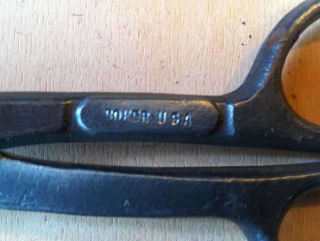 Boker snips logo