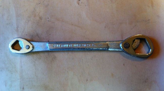 Universal box wrench metric side