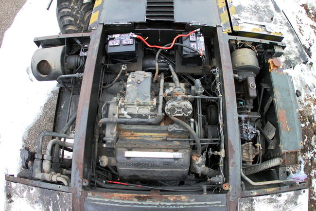 Garwood TD-4595 engine bay 01