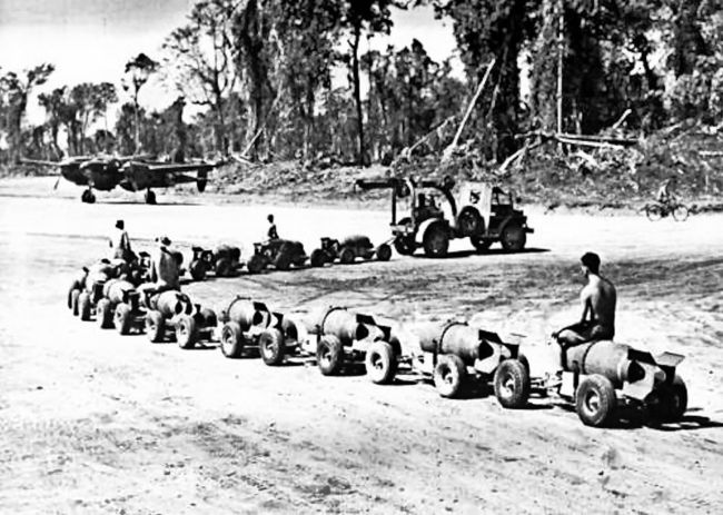 WWII_Bomb_Trailer_03