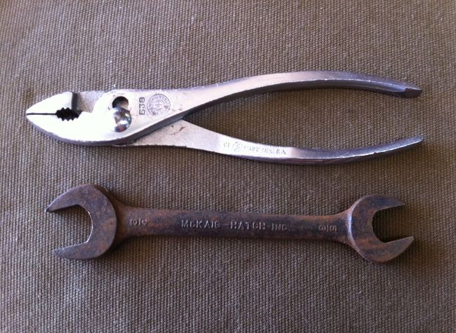 McKaig Hatch pliers and DOE wrench