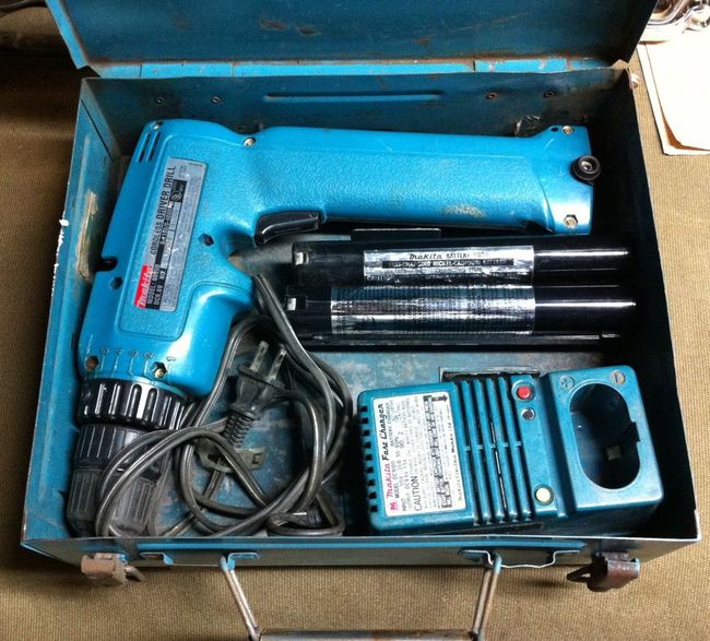 Makita cordless drill set