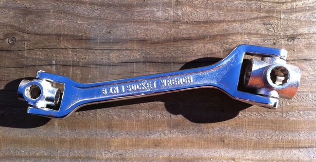 8 in 1 socket wrench