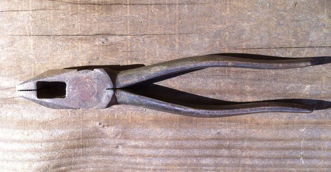 Diamalloy lineman's pliers