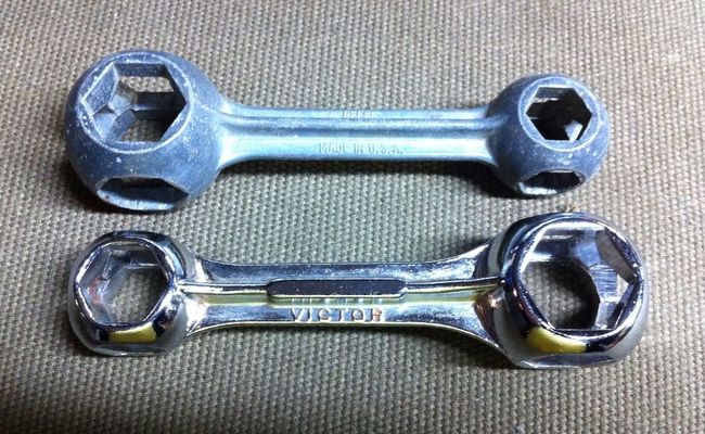 Dog bone wrenches