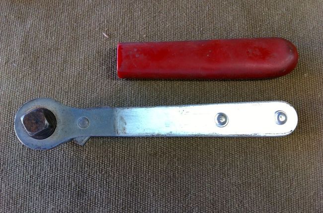 Mystery ratchet offset screwdriver combo