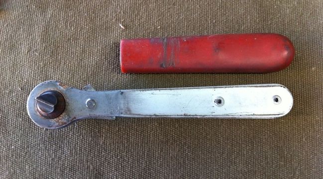 Mystery ratchet offset screwdriver combo