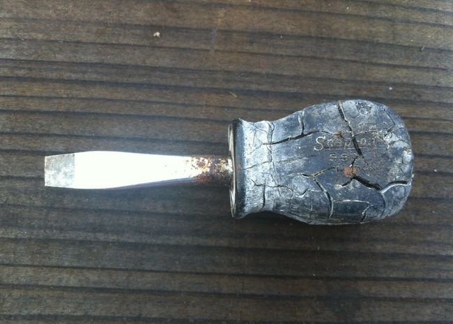 Snap-on screwdriver with bad handle