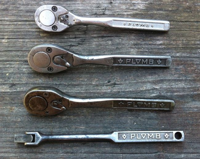 Plomb pebble ratchets and flex handle