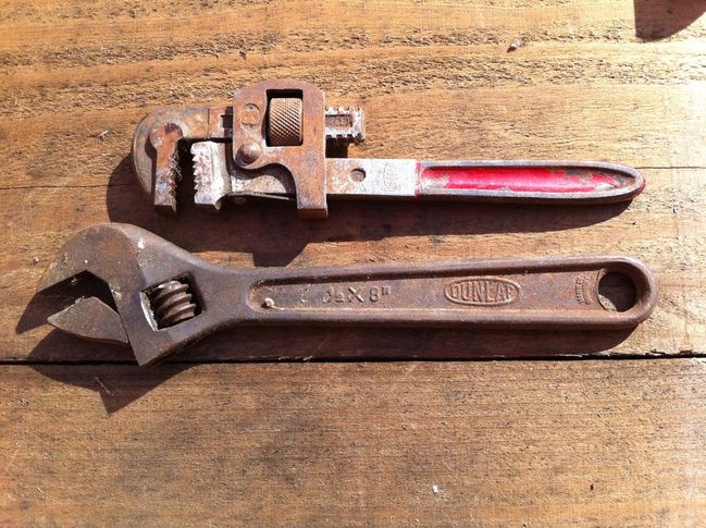 Dunlap pipe wrench and 8&quot; adjustable wrench