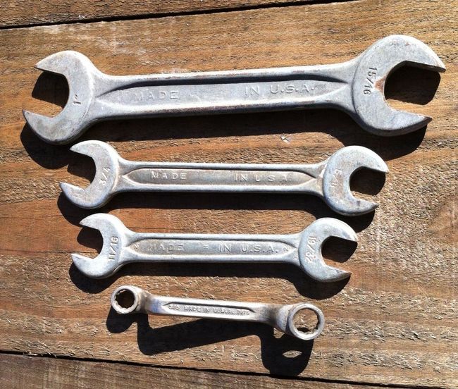 Select steel wrenches other side
