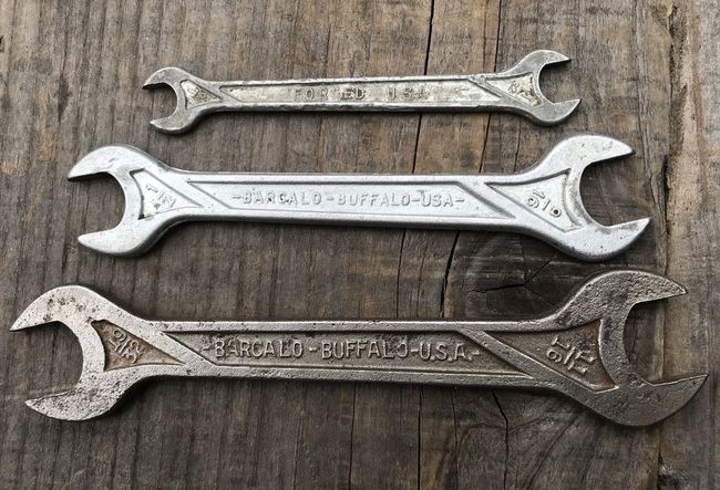Geometric wrenches with forging codes