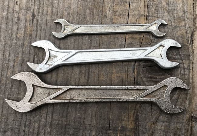 Geometric wrenches with forging codes