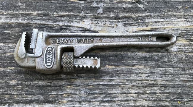 Trimont 6â€ pipe wrench