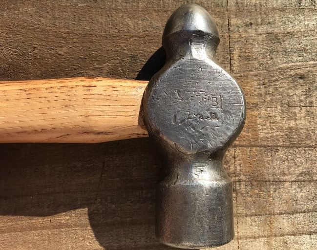 Plumb hammer markings