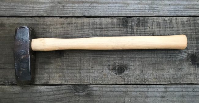 Hammer rehandle for DG