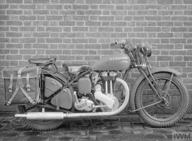 IWM pictures ARIEL 348cc OHV WNG