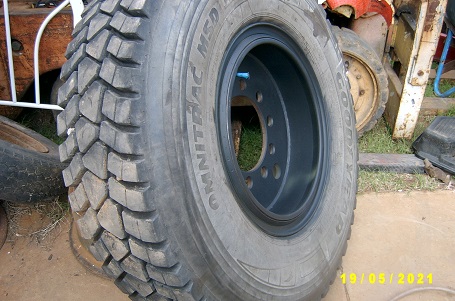 969_Omnitrack_tyres_fitted_to_a_Canadian_rim_re_sized_5_2021
