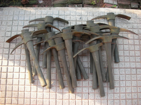 N.O.S. 1945 Pick Axe