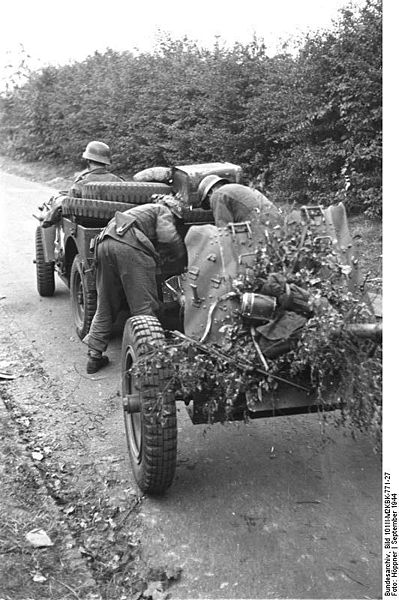 Arnheim captured  jeep with Pak