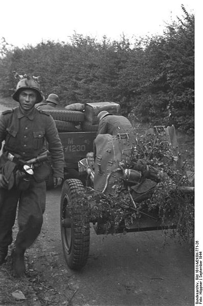 Arnheim captured  jeep with Pak
