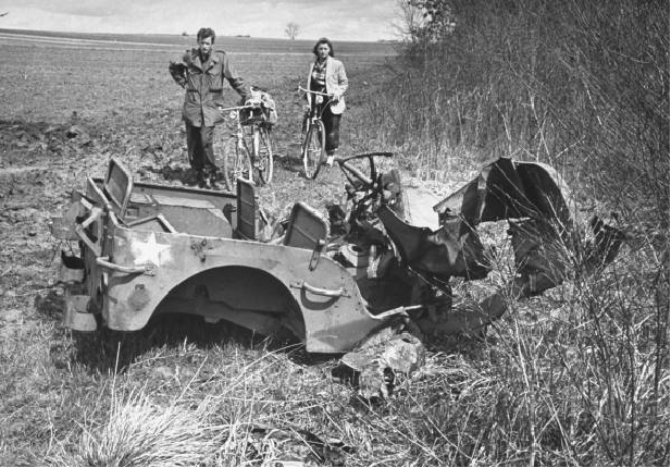 BROKEN_JEEP_copy
