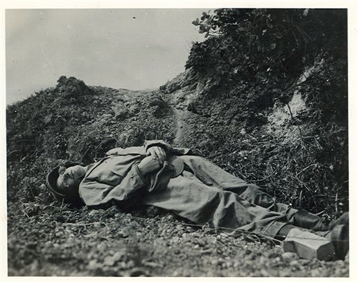 Death_Photo_of_War_Reporter_Pyle