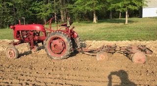 1947 farmall cob discing