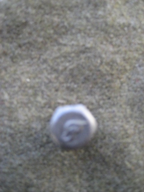 F_Bolts_Close_up