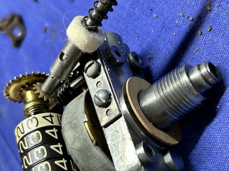 Autolite vs. Early Moto-Meter Speedometer differences - G503 Military ...