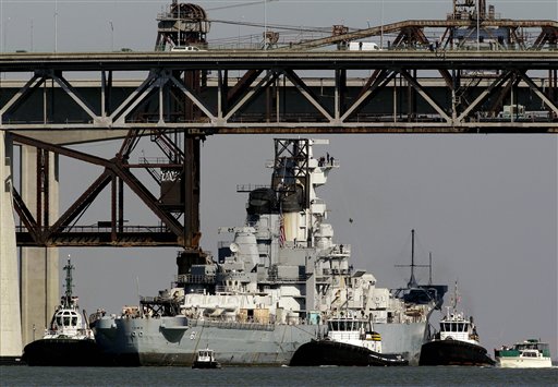 USS-Iowa-Move_McGl