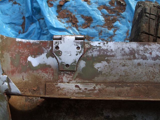 bonnet_hinge_makers_mark_21