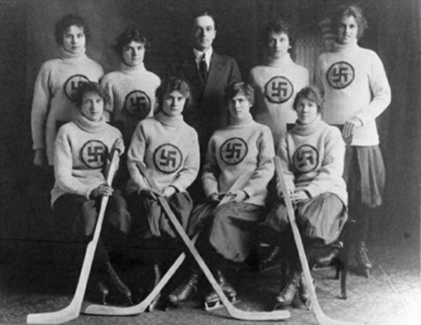 Canadian Hockey Team 1916