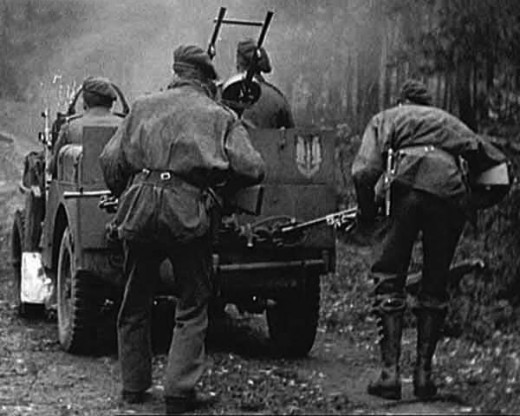jeep_with_bren_gunners_walking