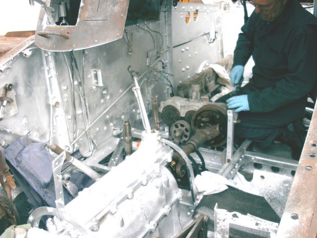 00-Ja_tank_gearbox
