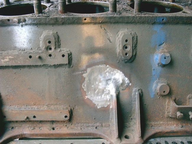 00-Jap_tank_engine_hole