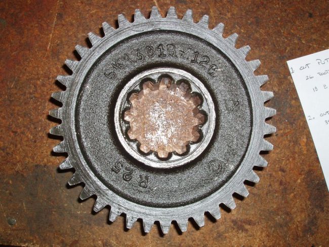 Output shaft sliding gear