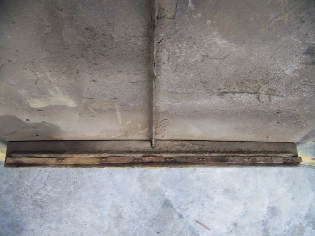 100018 hood deflector strip