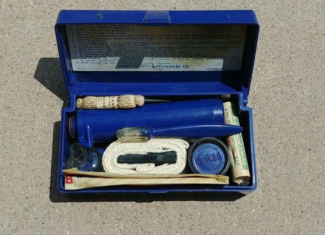 10_Sale_1950s_Snake_Bite_Kit