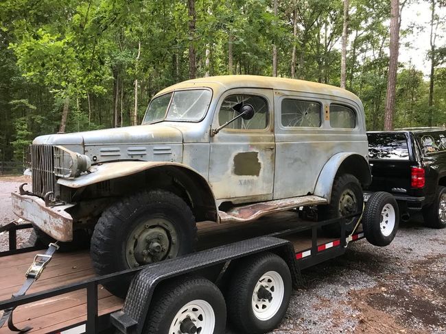 1942_Dodge_WC_53_Carryall_Aug_2018